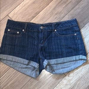 Women’s girls denim short shorts waist 33”